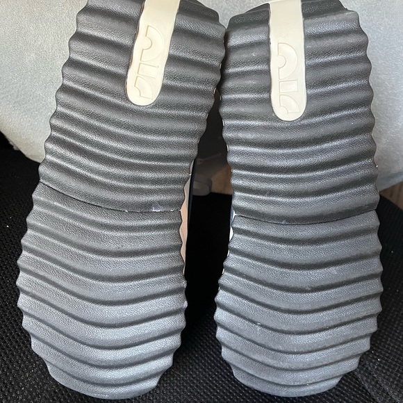 Nike Women’s Air Max Dawn size 7 - Picture 2 of 7